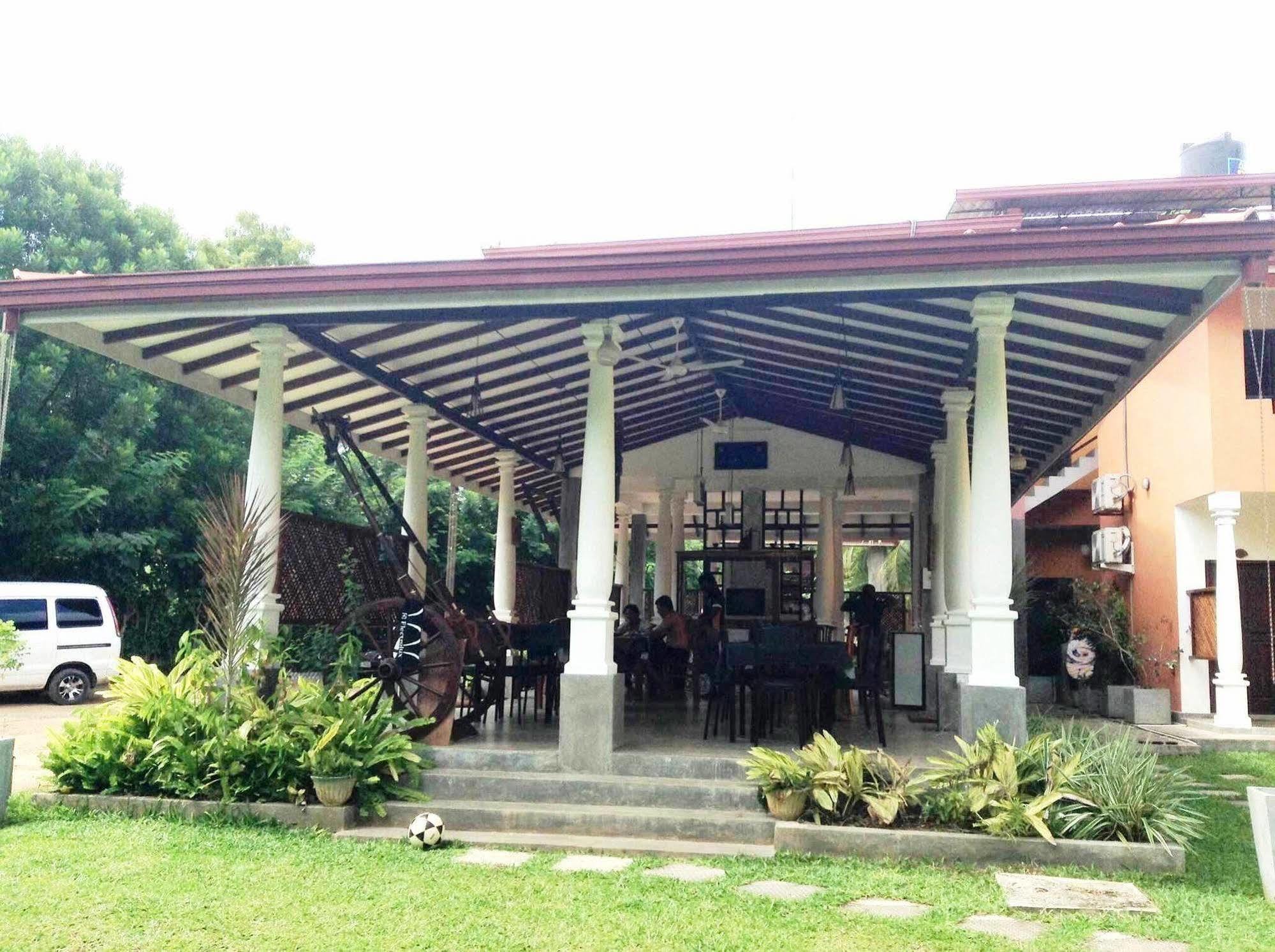 Riverside Cabanas Mirissa Ngoại thất bức ảnh